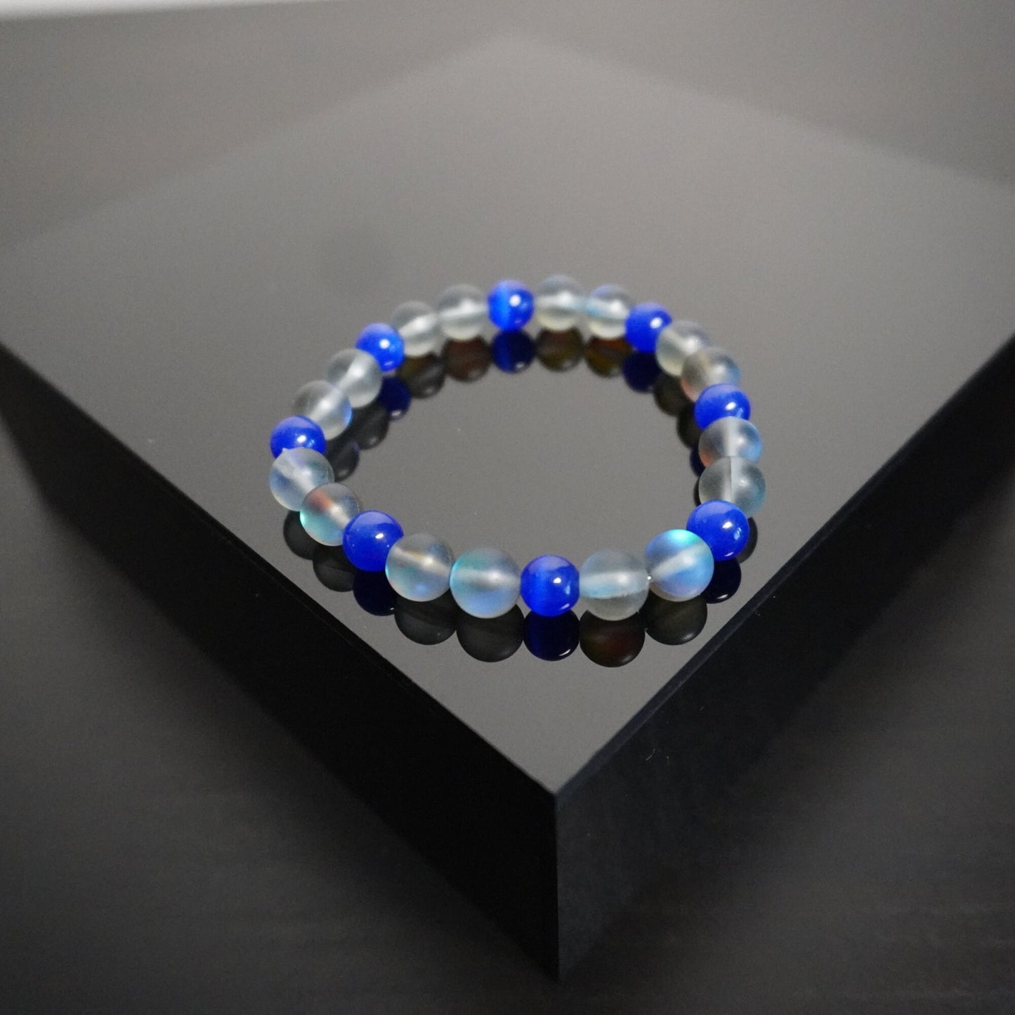 Handcrafted Ocean Inspired Blue Glass Bead Elastic Bracelet for Everyday Elegance