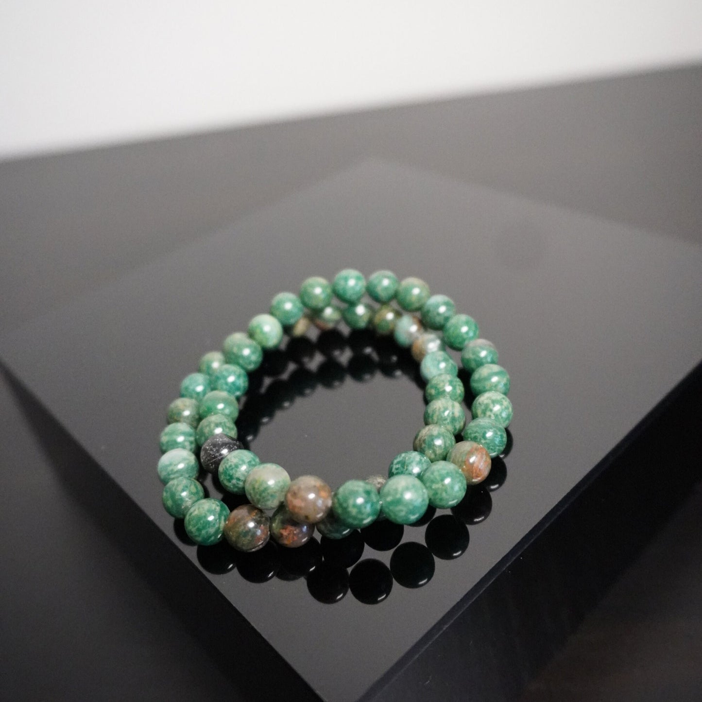 Handmade Green Beaded Bracelet: Elegant Artisan Jewelry