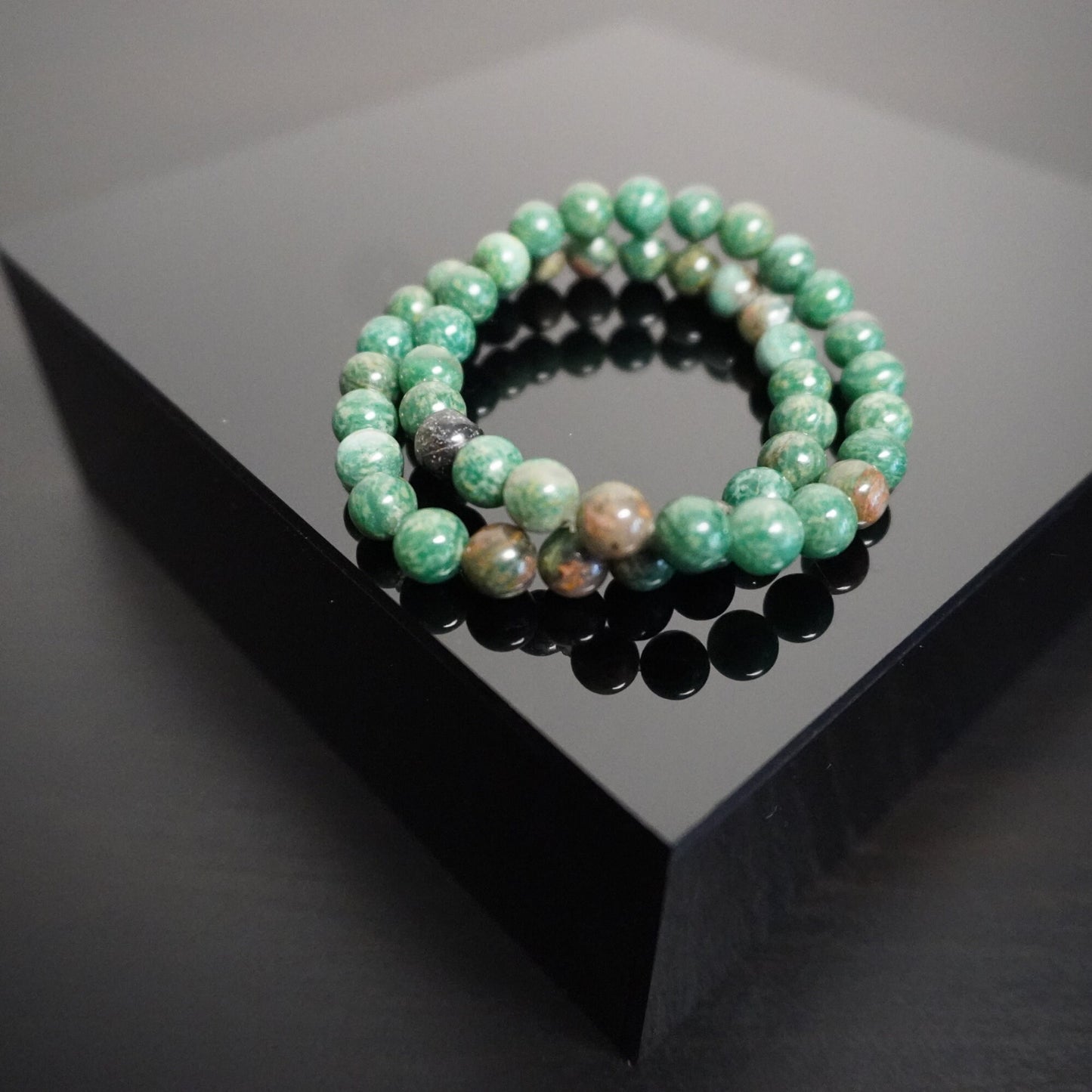 Handmade Green Beaded Bracelet: Elegant Artisan Jewelry