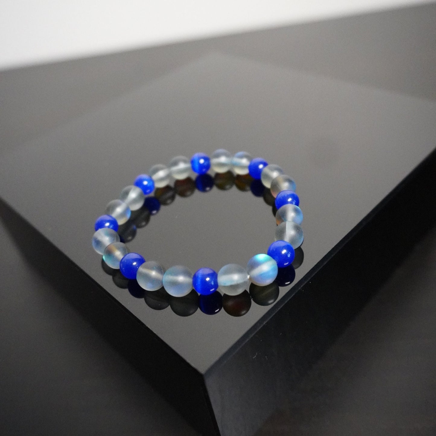 Handcrafted Ocean Inspired Blue Glass Bead Elastic Bracelet for Everyday Elegance
