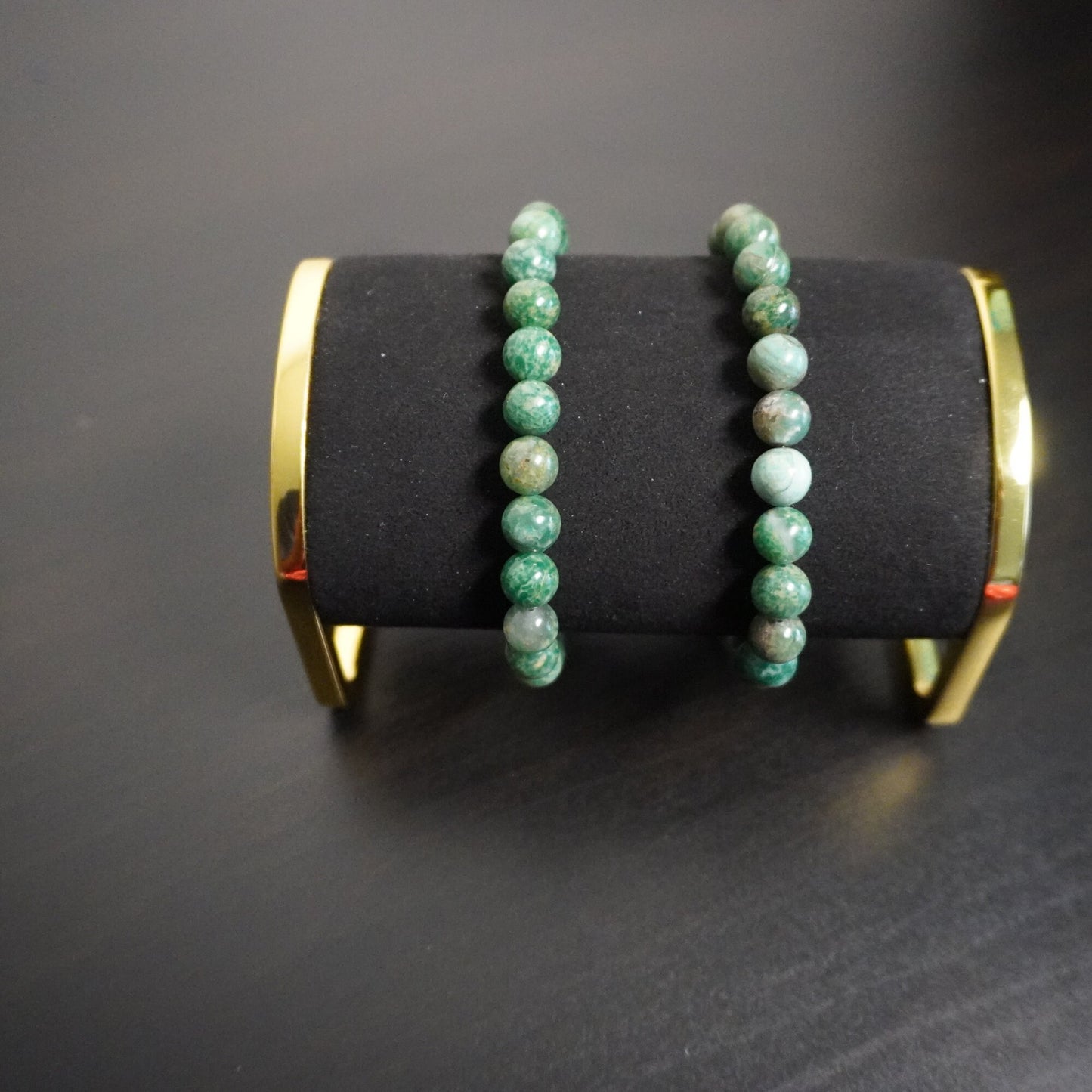 Handmade Green Beaded Bracelet: Elegant Artisan Jewelry